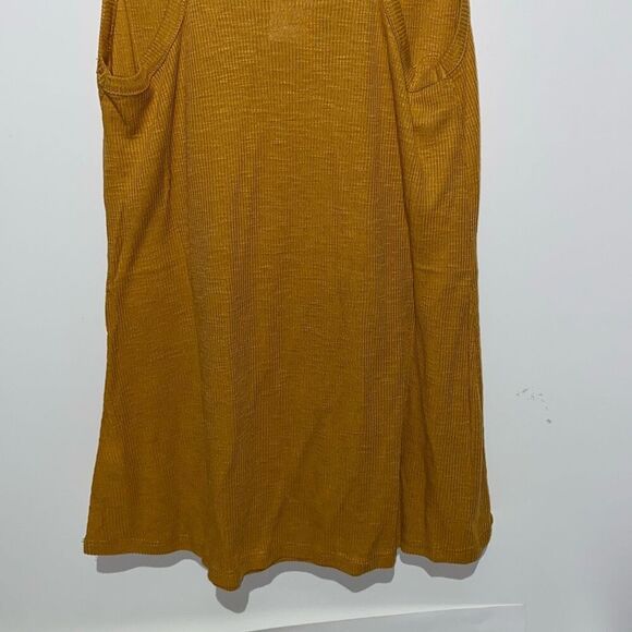 Maurices Tank Top Women's XS Mustard Sleeveless Ribbed Studded Scoop Neck NWT - Picture 5 of 7